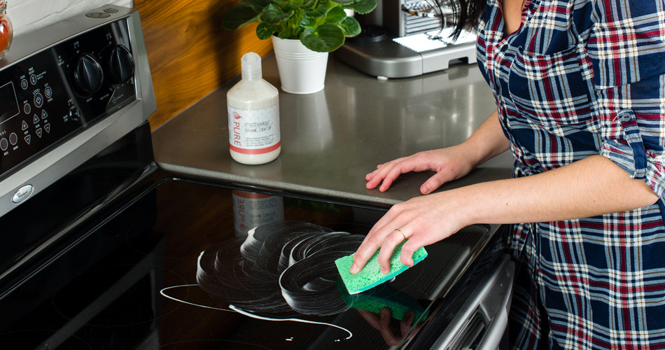 Récurer les taches tenaces sans produits chimiques nocifs, oui c'est possible!